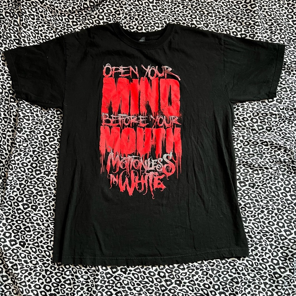 💀 3/$21 💀 Hot Topic Band Tee - Motionless in White